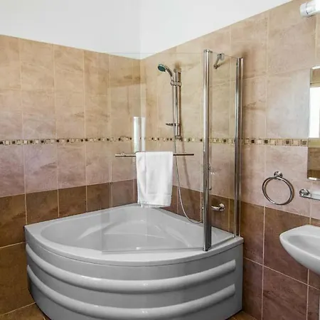 In Sleeps 6 Includes Swimming Pool Air Con And Wifi 6 * Polis