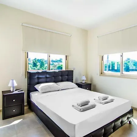 Villa In Sleeps 6 Includes Swimming Pool Air Con And Wifi 6