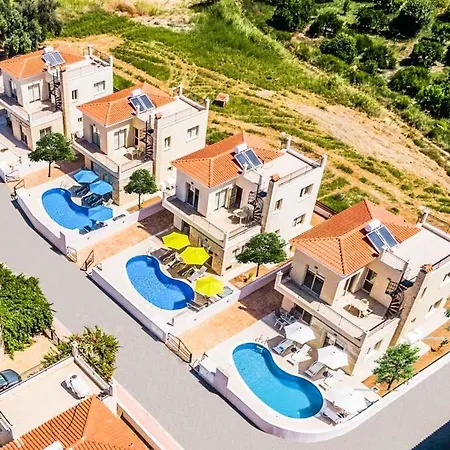 Vilă In Sleeps 6 Includes Swimming Pool Air Con And Wifi 6