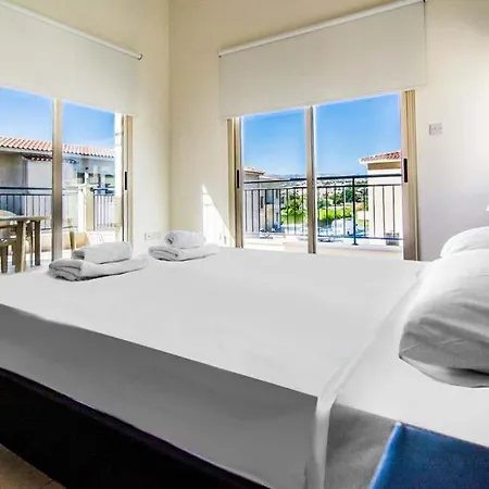 In Sleeps 6 Includes Swimming Pool Air Con And Wifi 6 *