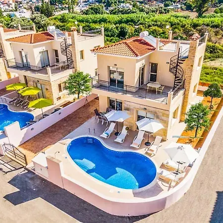 Vilă In Sleeps 6 Includes Swimming Pool Air Con And Wifi 6 *