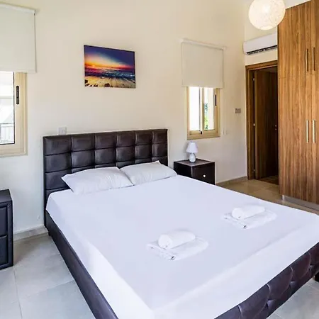 In Sleeps 6 Includes Swimming Pool Air Con And Wifi 6 Villa Polis