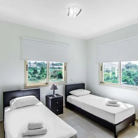In Sleeps 6 Includes Swimming Pool Air Con And Wifi 6 * Polis